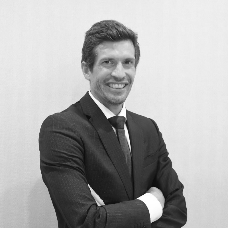 Dr. Mike DeweverCirujano PlásticoMás de 21 años de trayectoria y 6.300 casos de éxito.